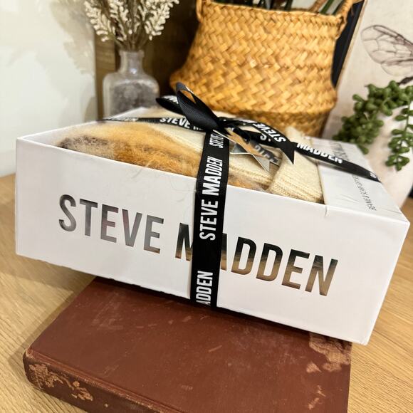 STEVE MADDEN Beanie & Brushed Scarf Gift Set NEW Cream Tan Winter Hat and Scarf - Picture 6 of 8